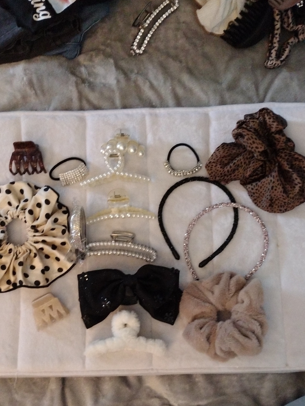 Assorted Women's Hair Accessories Set - Black, Cream, Brown